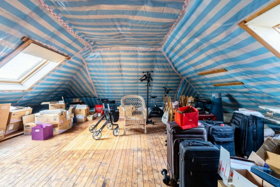 Dachgeschoss - nicht ausgebautes Spielezimmer Einfamilienhaus Hamburg