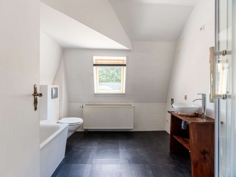 OG_Bad mit Wanne Einfamilienhaus Wandlitz